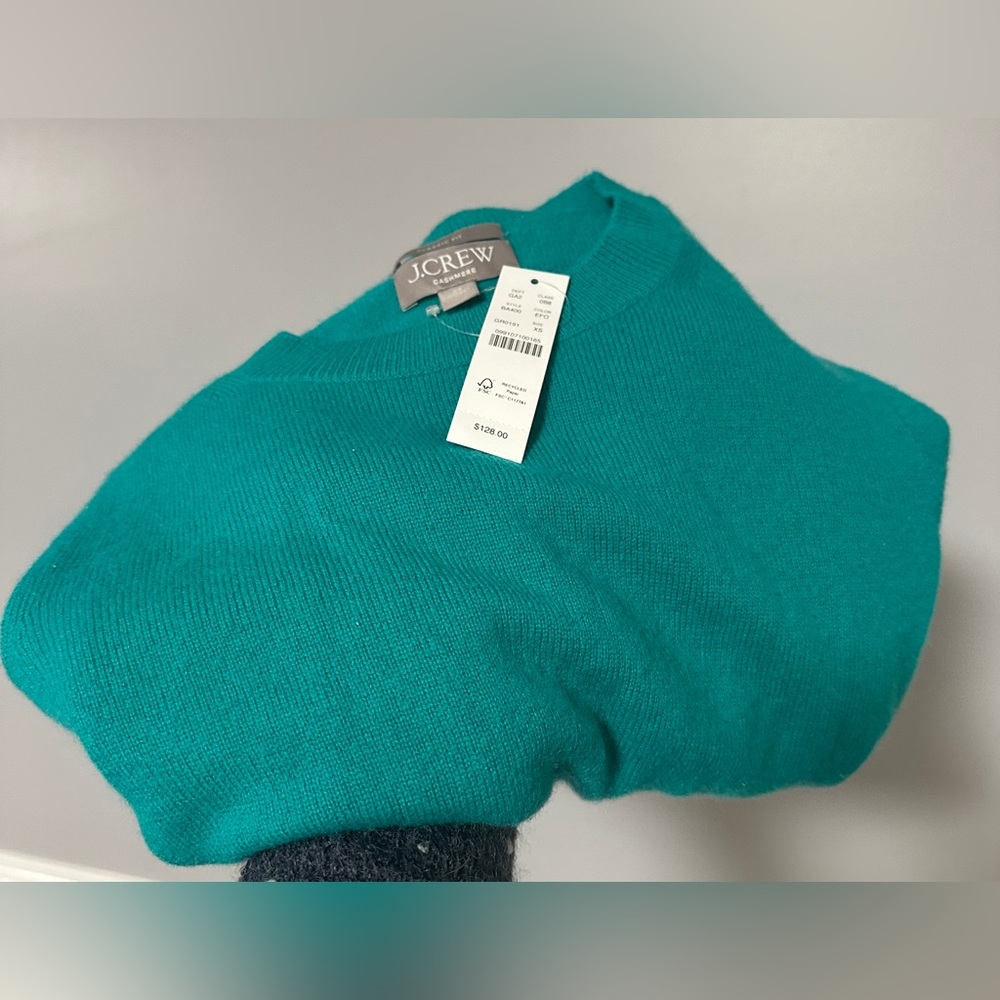 NWT J. Crew Sweater - 100% Cashmere Classic Fit Sweater - Picture 6 of 6